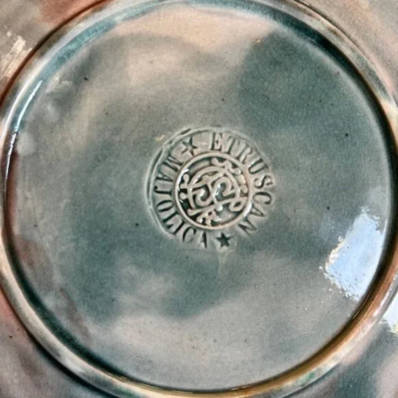 Etruscan Majolica Dish - Picture 4 of 4